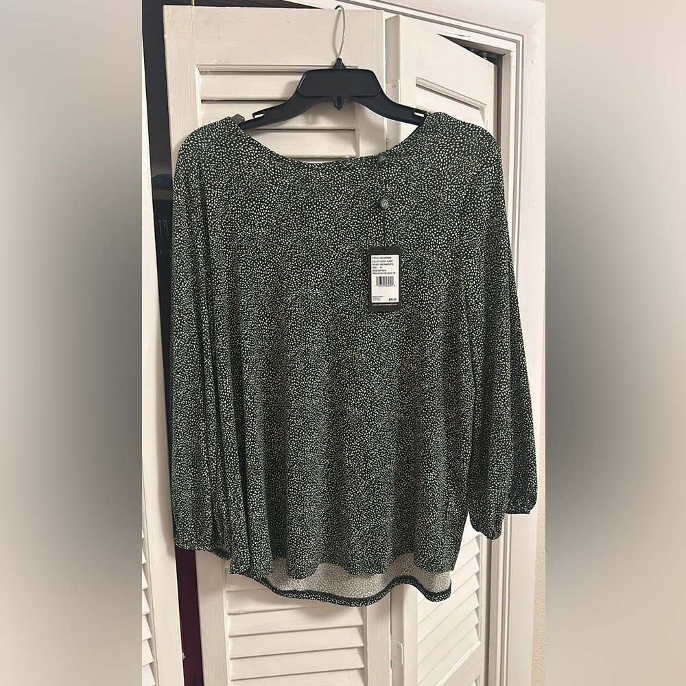 Women’s XL top.